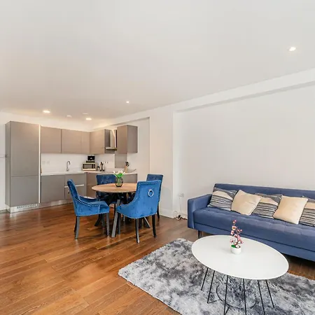 2 Bed Apartment Near Little Britain Lake